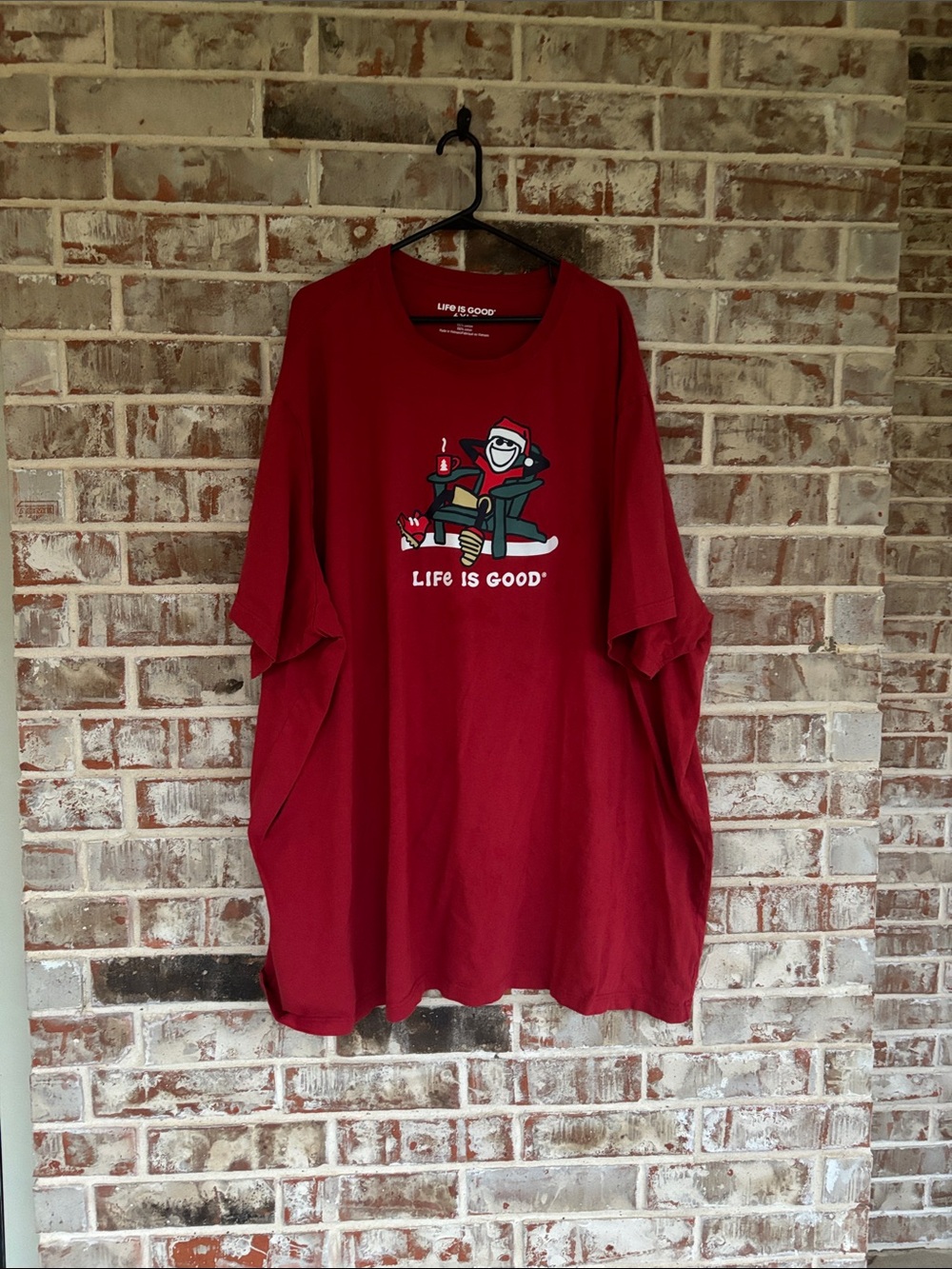 Life Is Good Men's Red Short-Sleeve Graphic Christmas Santa Tee